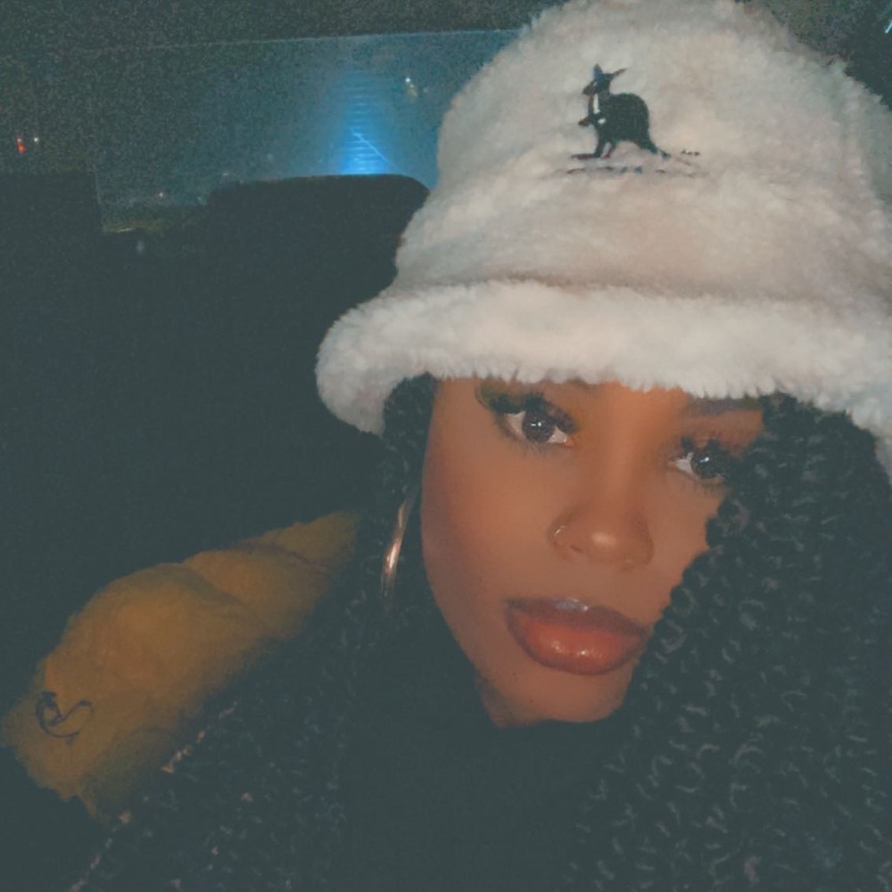 Meet your Posher, Stephanie